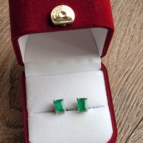 Unique Afghan Panjshiri Emeralds, 1.6 CT, Green, hand-set in Afghanistan - Picture 2 of 5